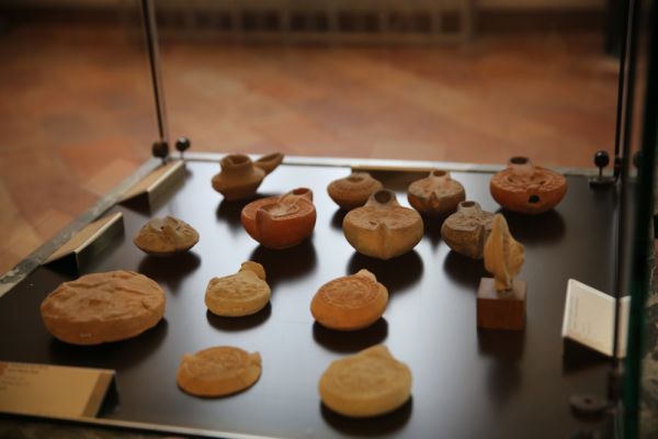 Lucerne africane VI secolo d.C. e ampolle di San Menas V-VI secolo d.C. – Sezione Archeologica, Museo di Torcello, Venezia 