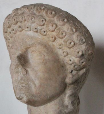 Head female portrait with hairstyle of three rows of spiral curls, 1st century AD Roman sculpture –  Archaeological Section, Torcello Museum, Venice